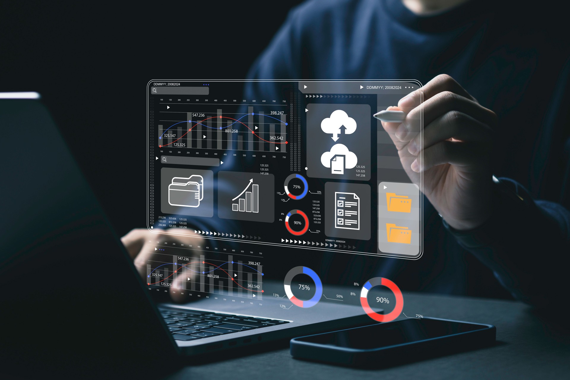 Réseaux d’entreprise avec un logiciel de cybersécurité. L’homme d’affaires montre l’icône de la technologie du réseau de stockage en nuage, le grand réseau de plates-formes de sauvegarde. Concept de technologie cloud.